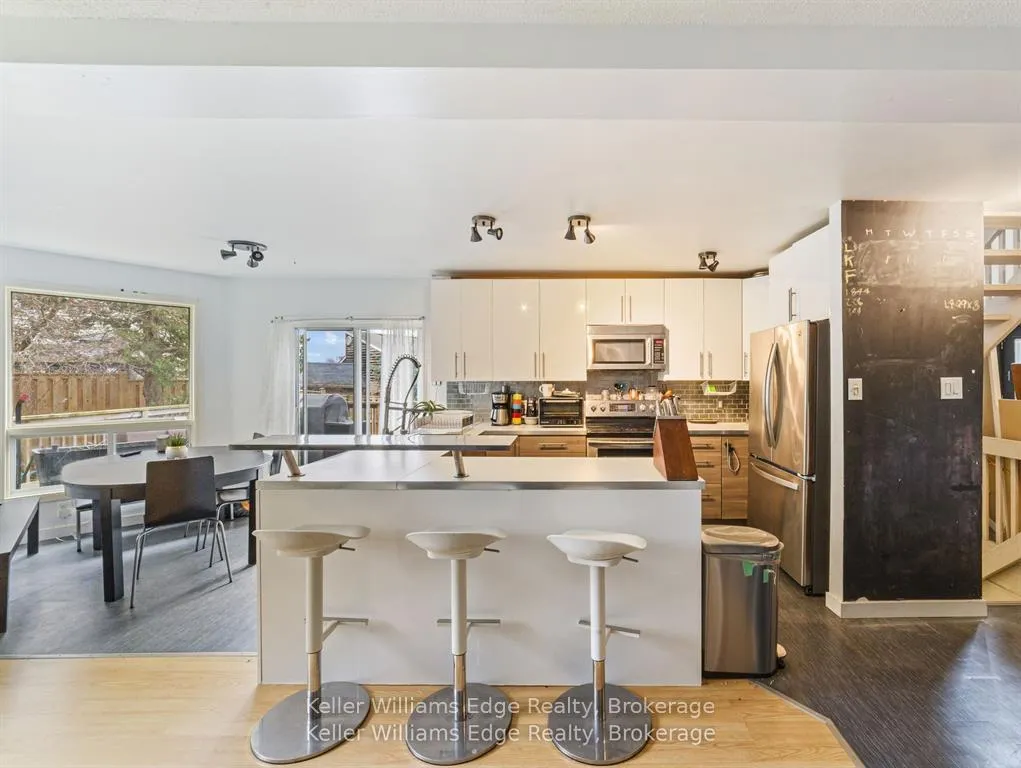 Photo 4 of 10 Zeffer Place, Kitchener — HOMEH