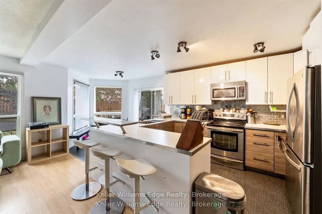 Photo 5 of 10 Zeffer Place, Kitchener — HOMEH