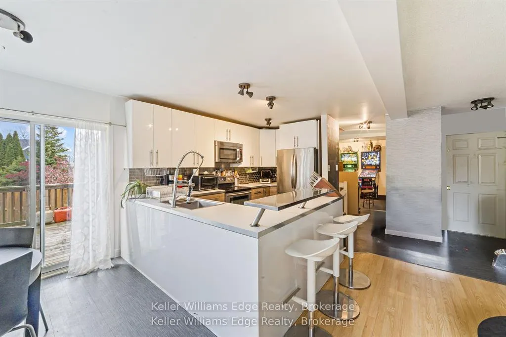 Photo 6 of 10 Zeffer Place, Kitchener — HOMEH