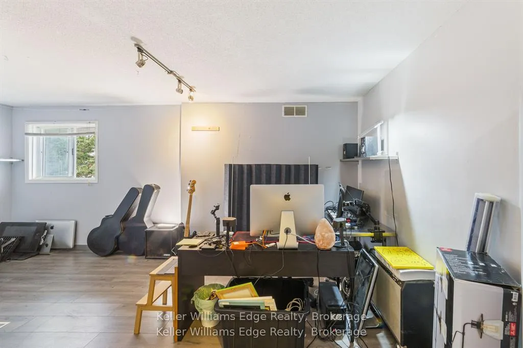 Photo 19 of 10 Zeffer Place, Kitchener — HOMEH