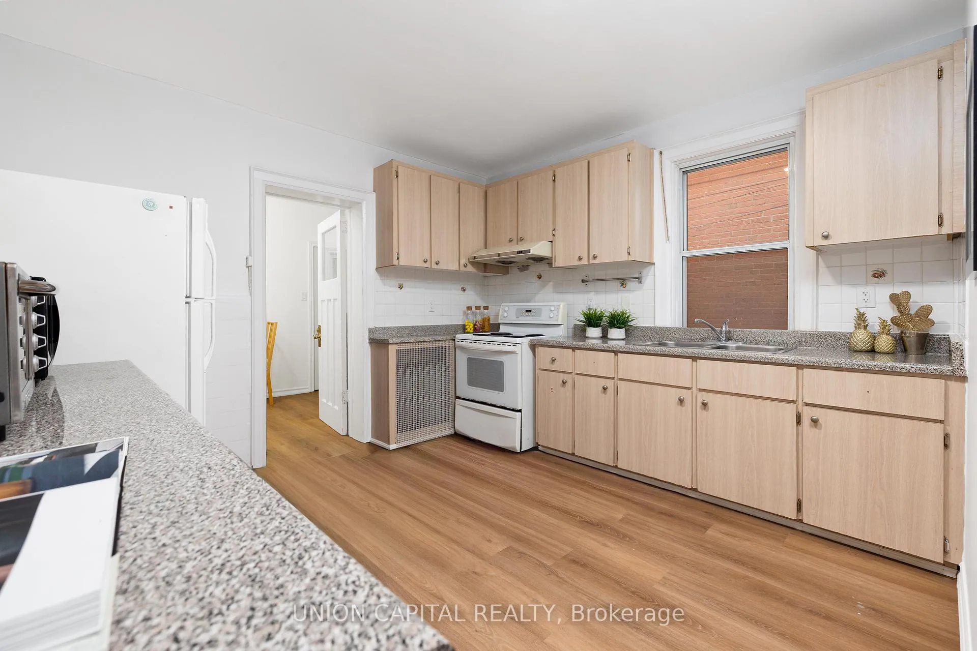 Photo 15 of 69 Denison Avenue, Toronto, Kensington-Chinatown — HOMEH