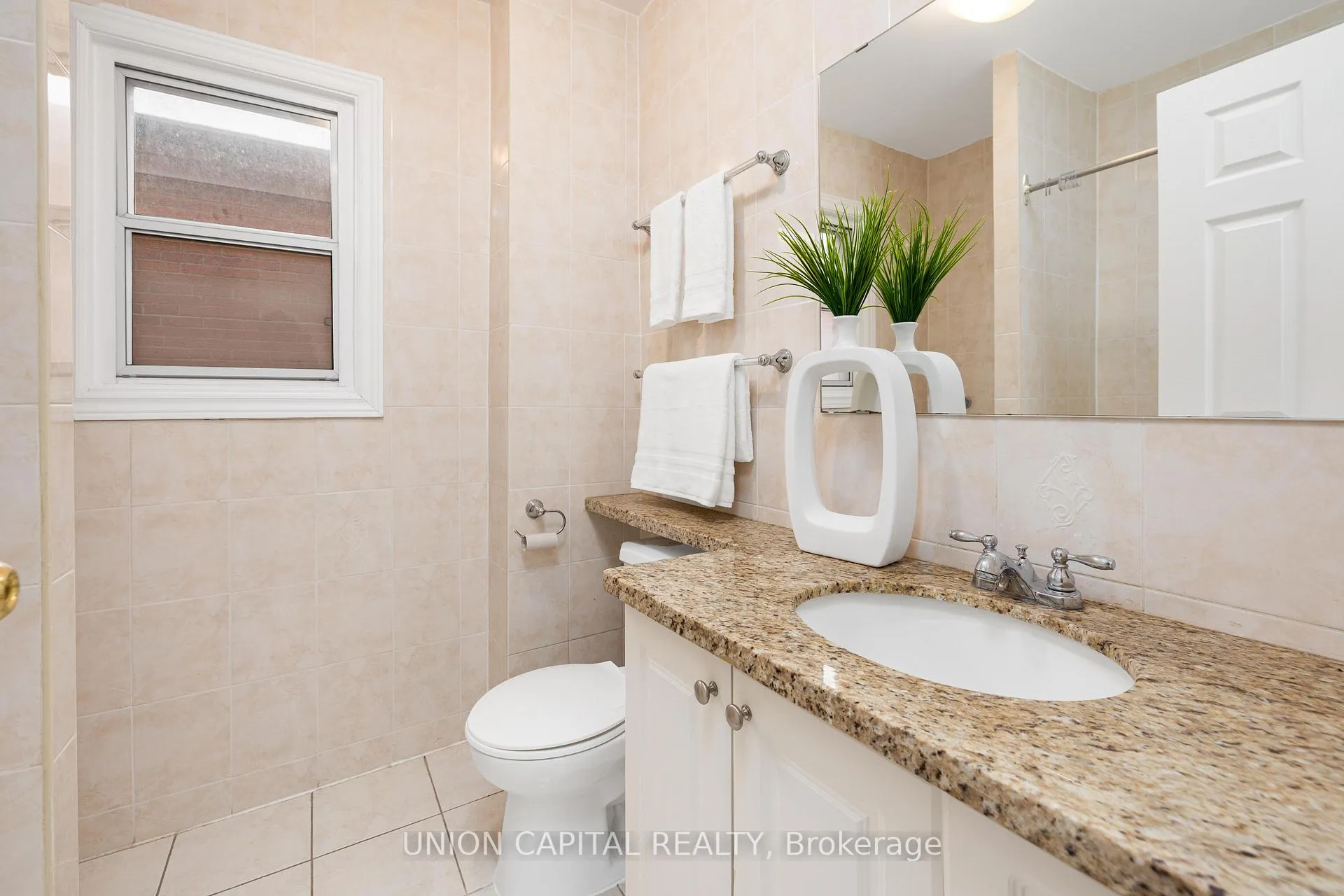 Photo 19 of 69 Denison Avenue, Toronto, Kensington-Chinatown — HOMEH