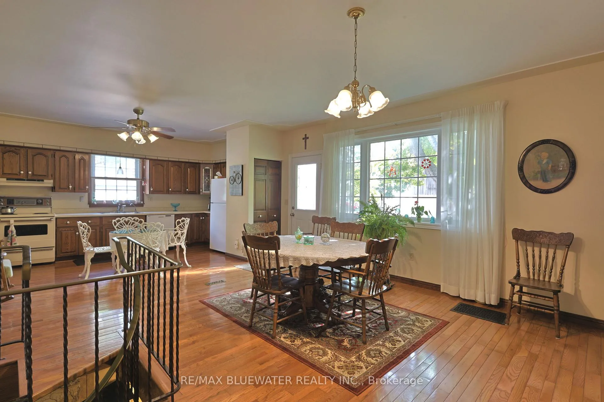 Photo 4 of 197 Broad Street, North Middlesex, Parkhill — HOMEH