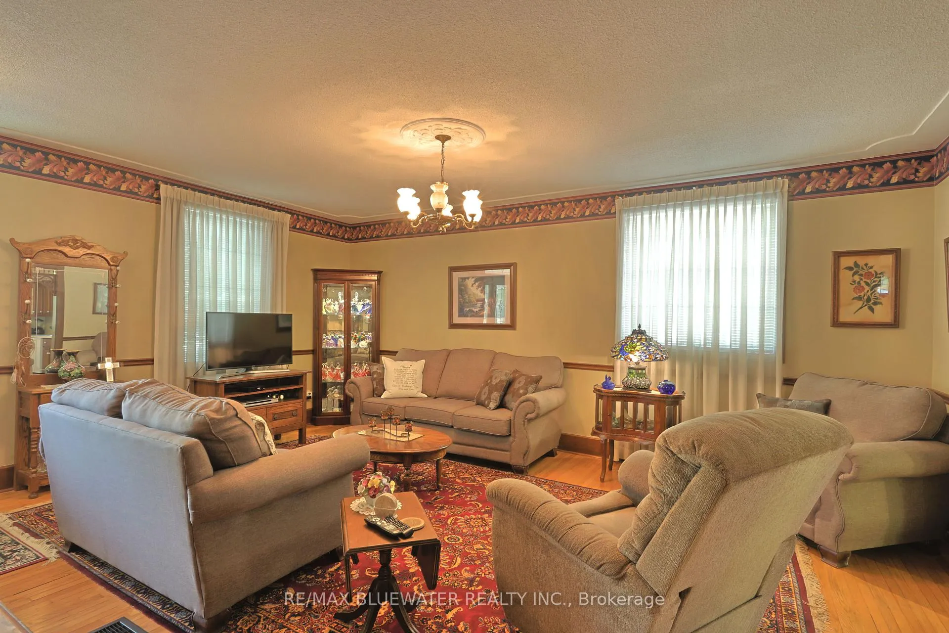 Photo 12 of 197 Broad Street, North Middlesex, Parkhill — HOMEH