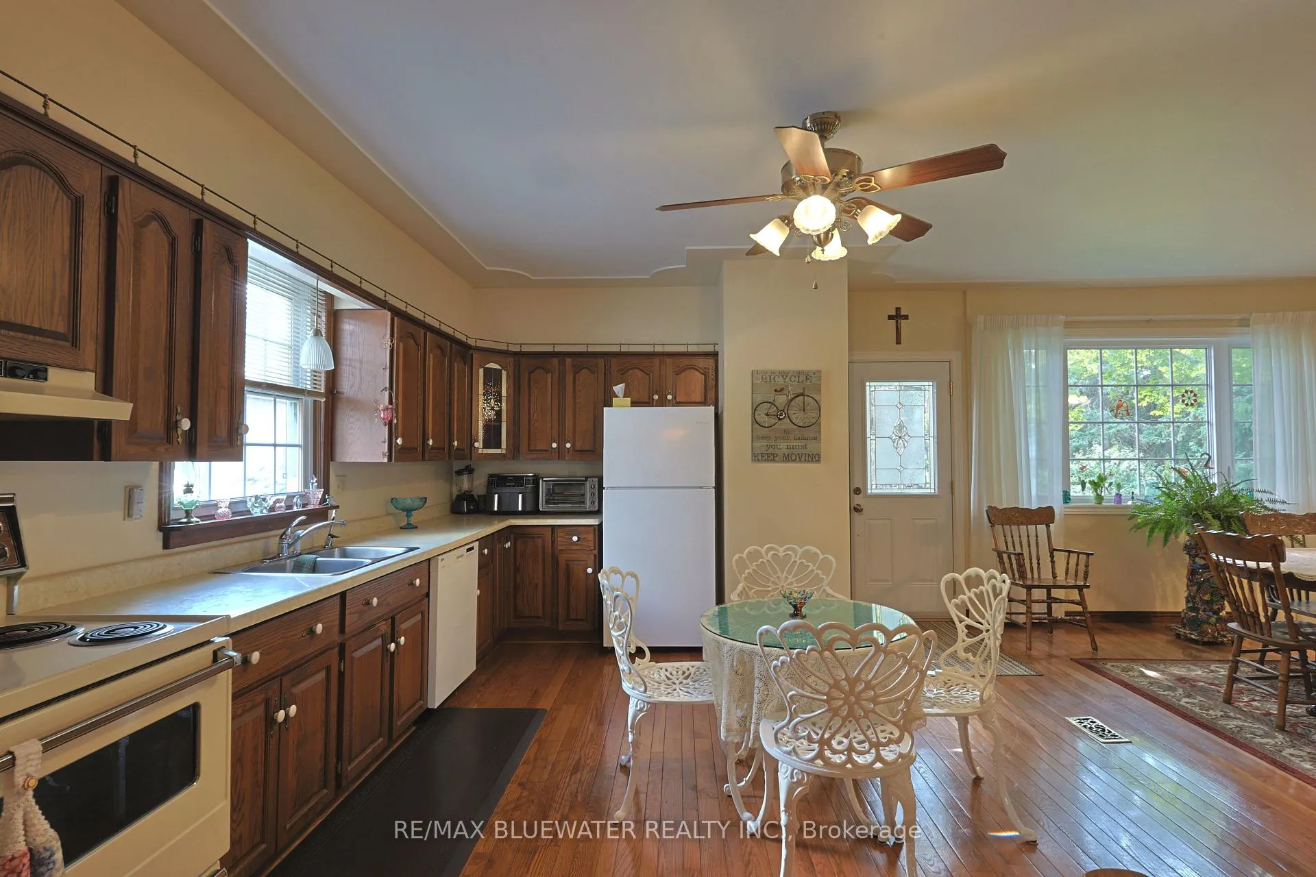 Photo 13 of 197 Broad Street, North Middlesex, Parkhill — HOMEH