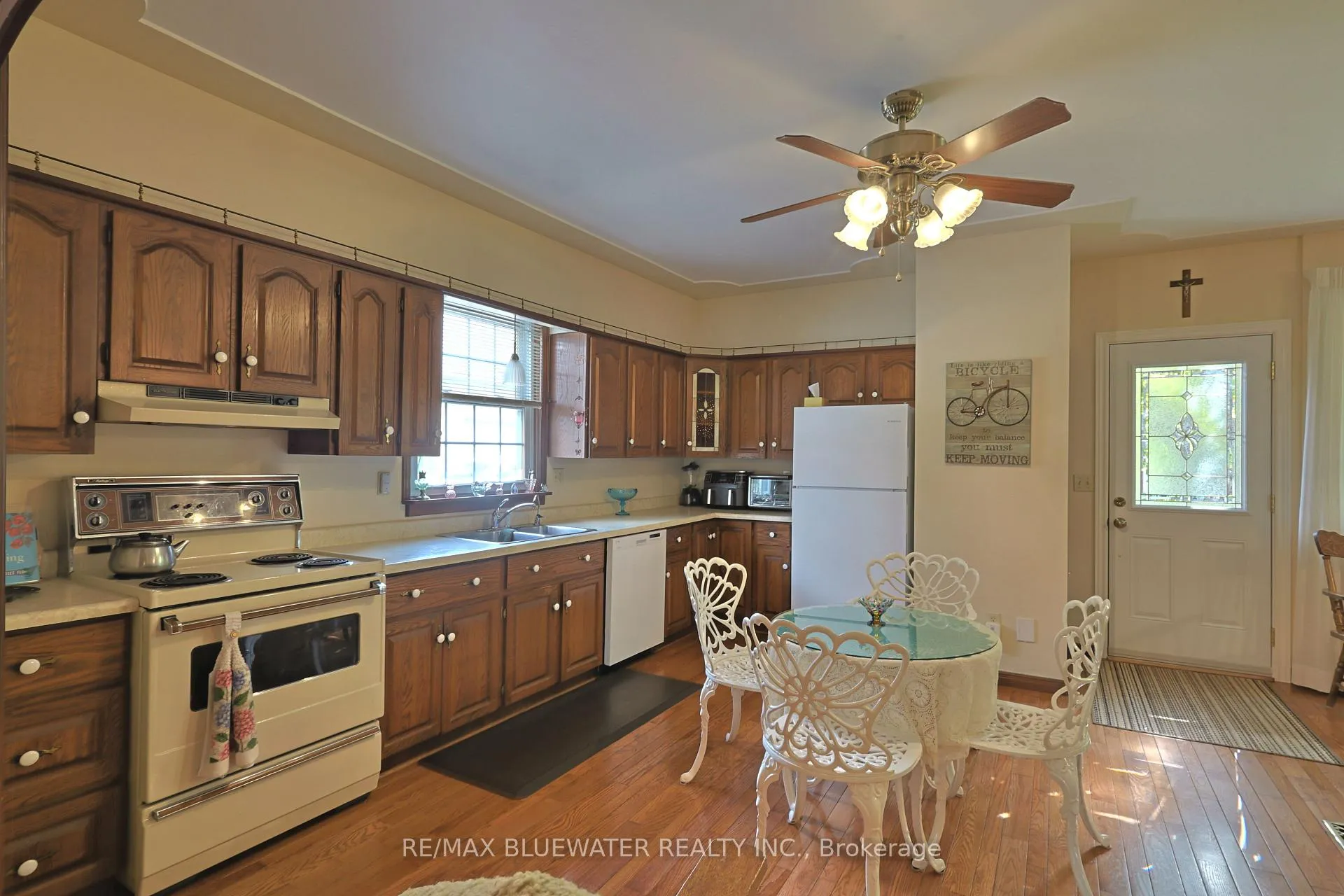 Photo 14 of 197 Broad Street, North Middlesex, Parkhill — HOMEH