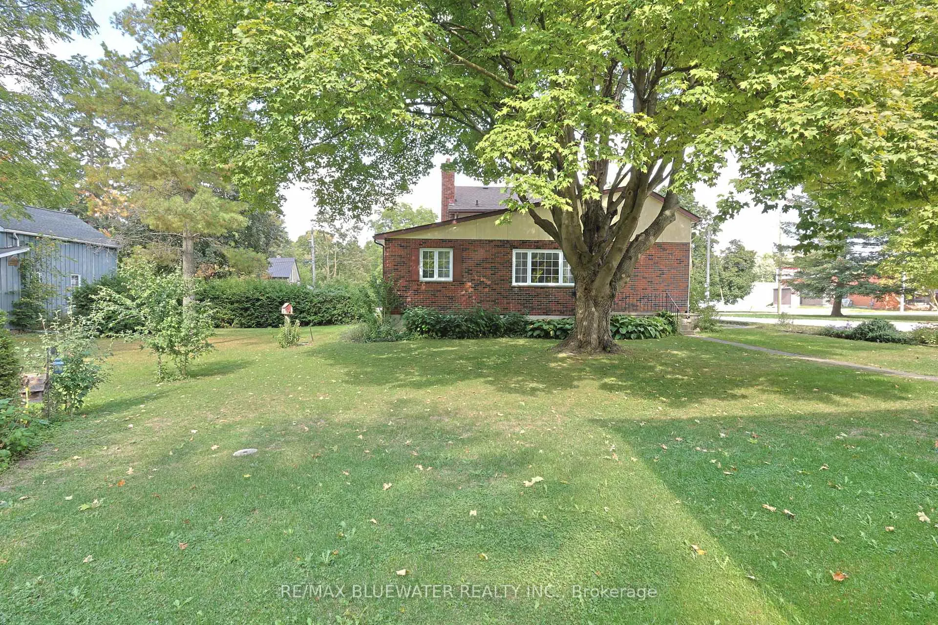 Photo 33 of 197 Broad Street, North Middlesex, Parkhill — HOMEH