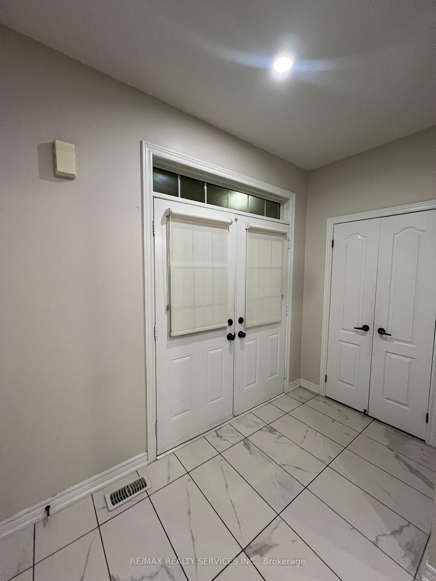 Photo 2 of 20 George Gray Drive, Brampton, Sandringham-Wellington North — HOMEH