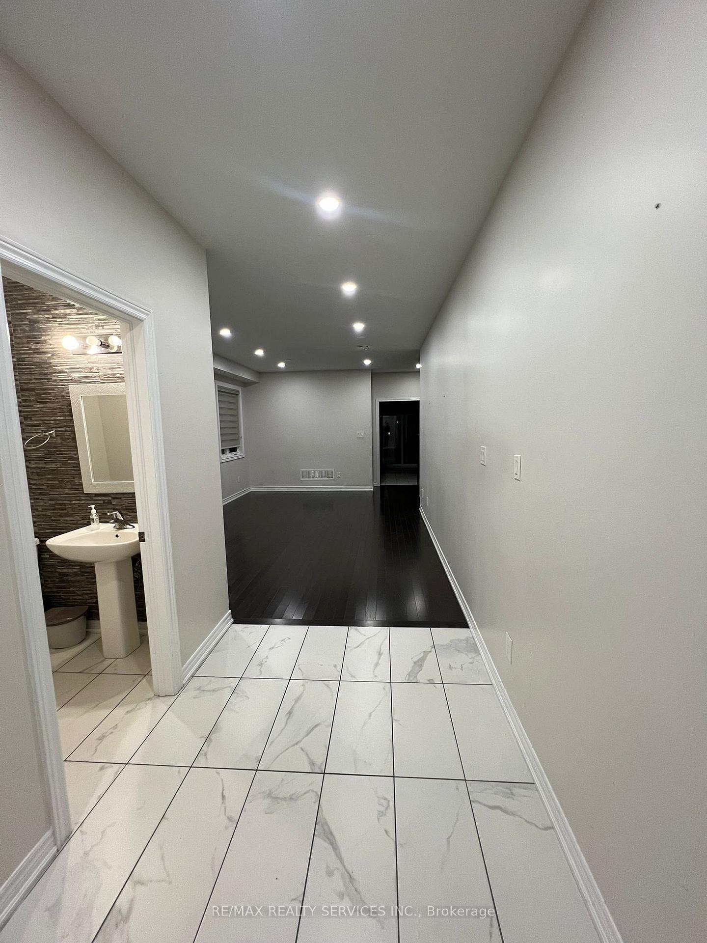 Photo 4 of 20 George Gray Drive, Brampton, Sandringham-Wellington North — HOMEH