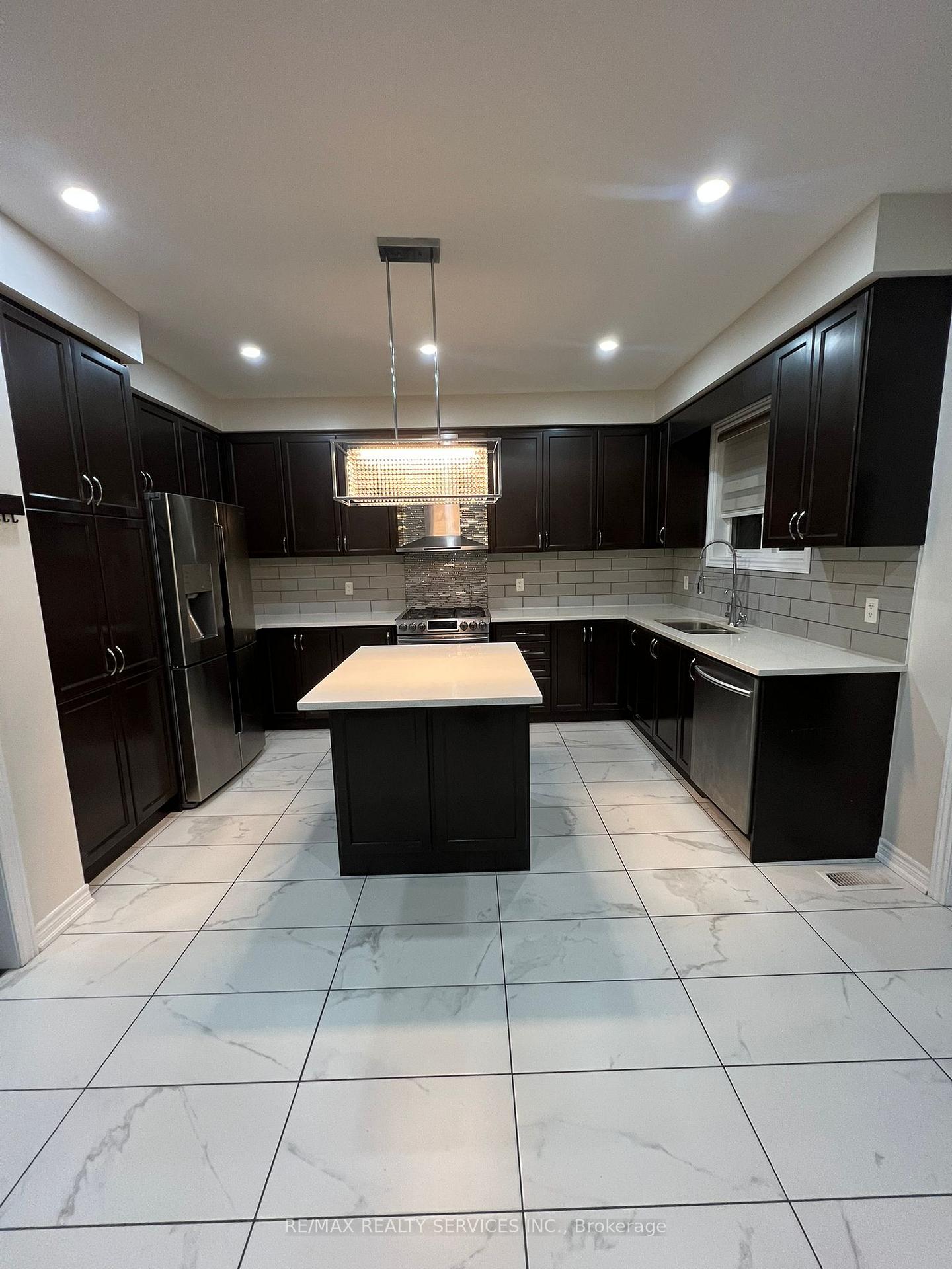 Photo 7 of 20 George Gray Drive, Brampton, Sandringham-Wellington North — HOMEH