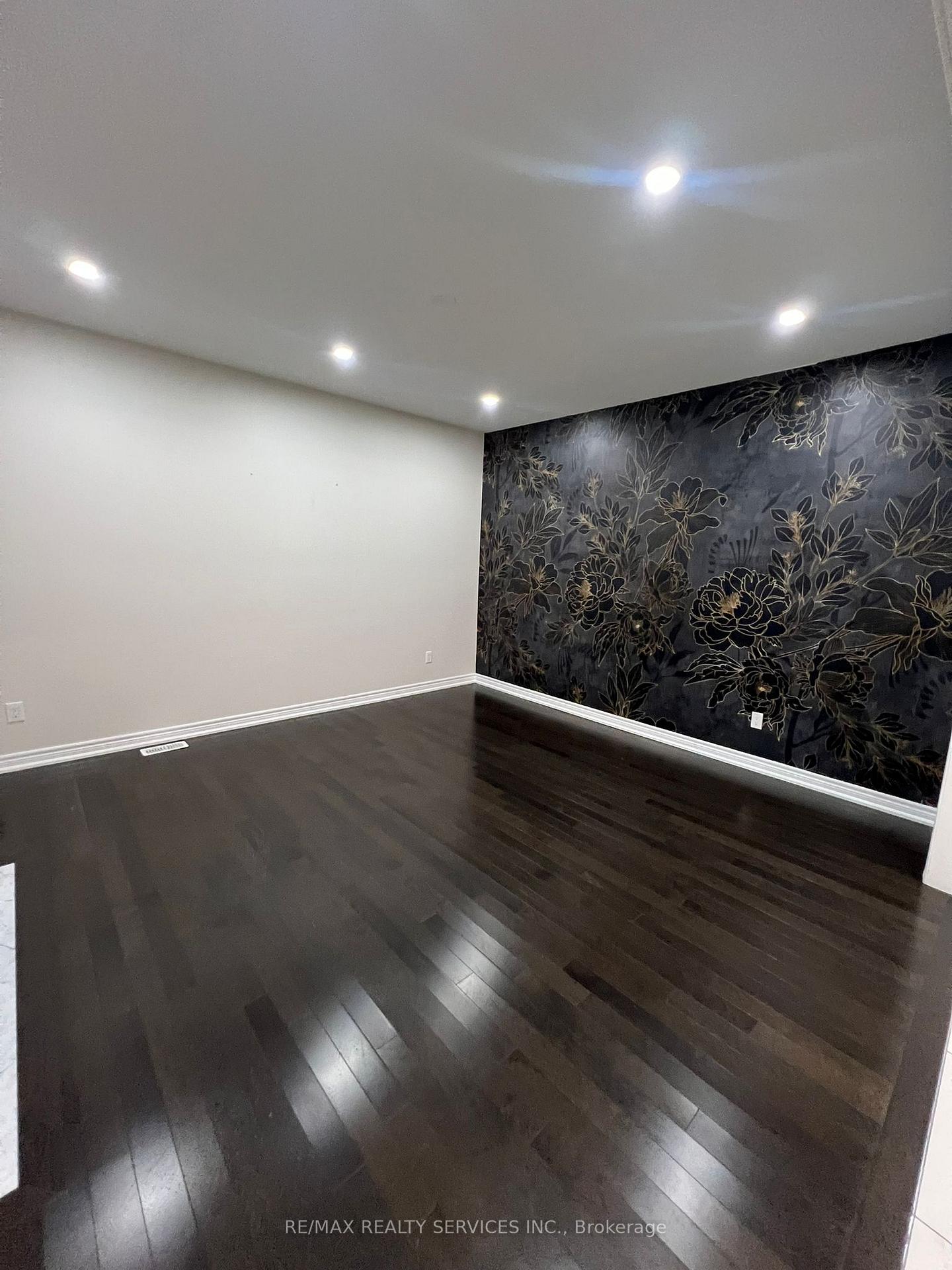 Photo 8 of 20 George Gray Drive, Brampton, Sandringham-Wellington North — HOMEH