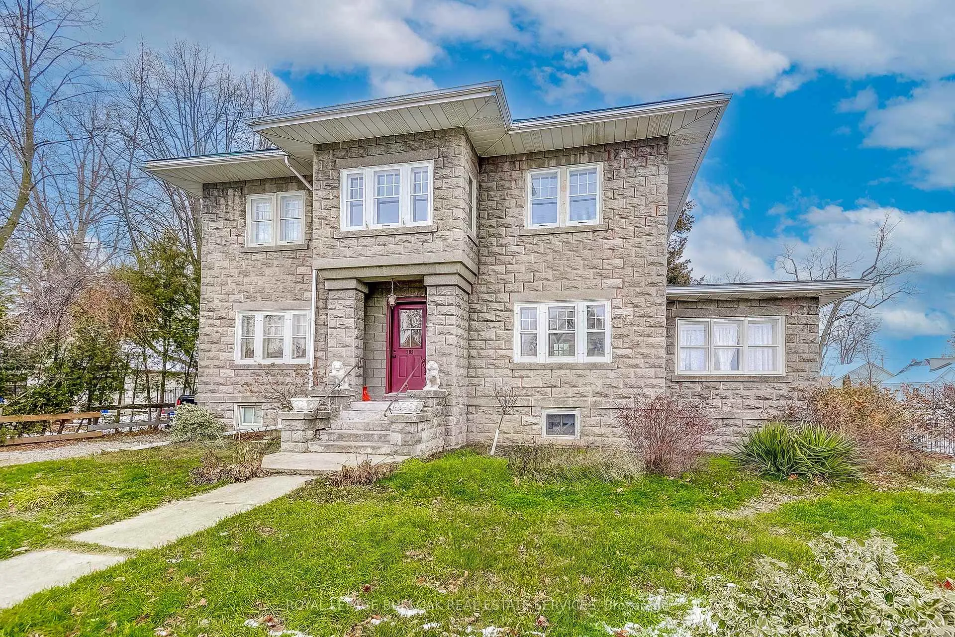 Photo 2 of 203 Broad Street W, Haldimand, Dunnville — HOMEH