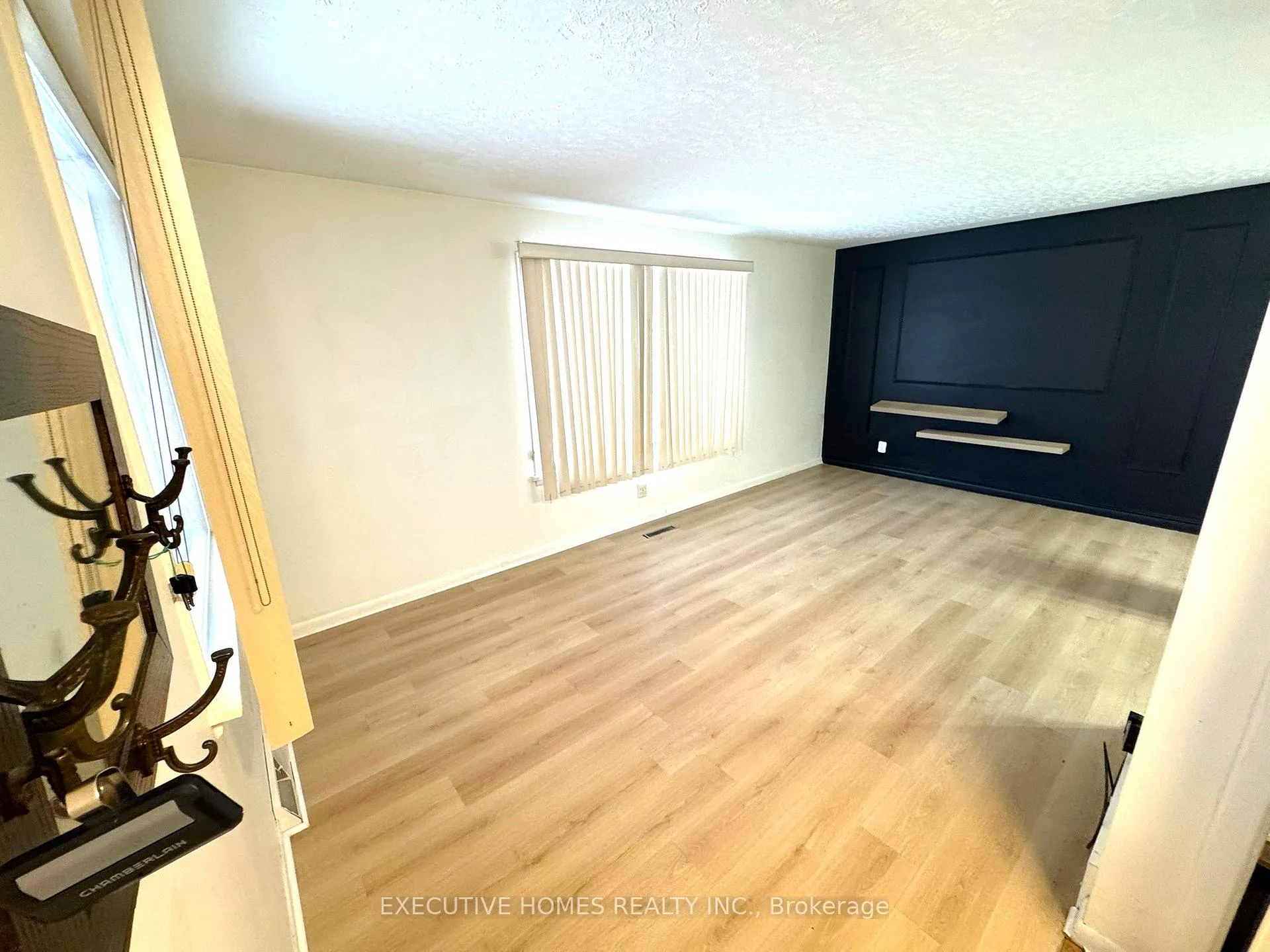 Photo 2 of 336 Kingsway Avenue, Thunder Bay, Hyde Park — HOMEH