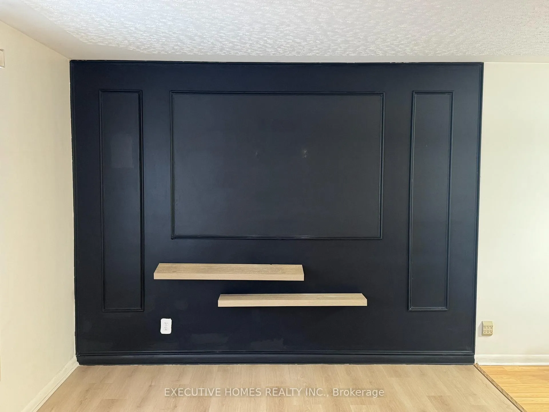 Photo 4 of 336 Kingsway Avenue, Thunder Bay, Hyde Park — HOMEH