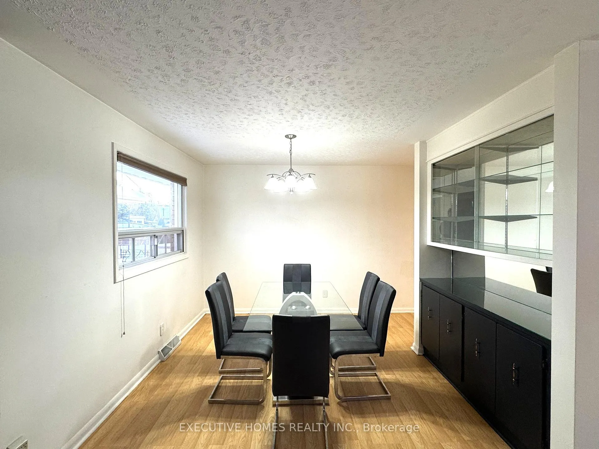 Photo 5 of 336 Kingsway Avenue, Thunder Bay, Hyde Park — HOMEH