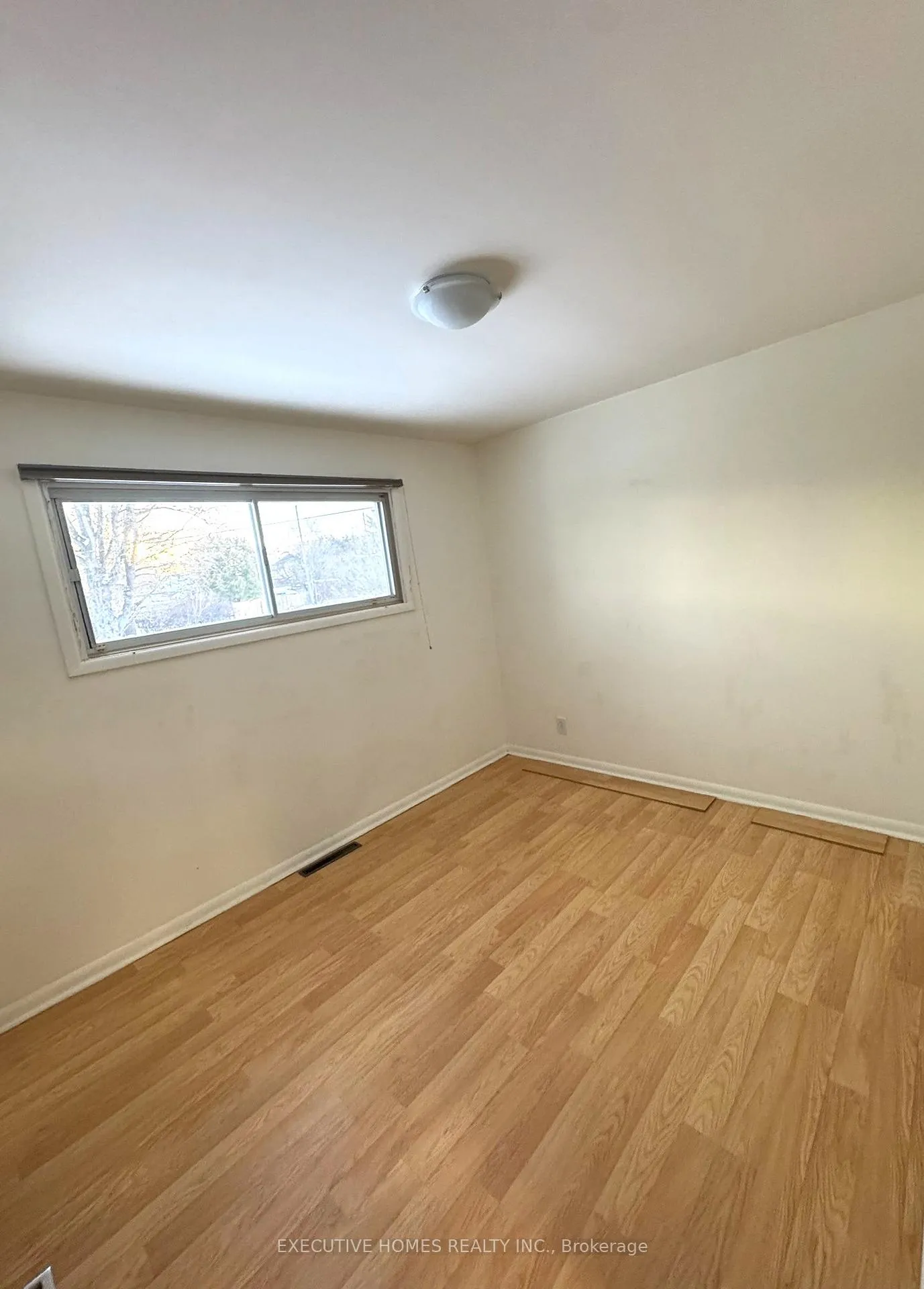 Photo 11 of 336 Kingsway Avenue, Thunder Bay, Hyde Park — HOMEH