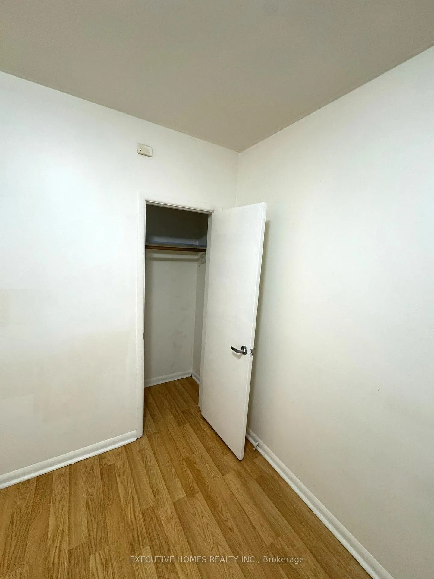 Photo 13 of 336 Kingsway Avenue, Thunder Bay, Hyde Park — HOMEH