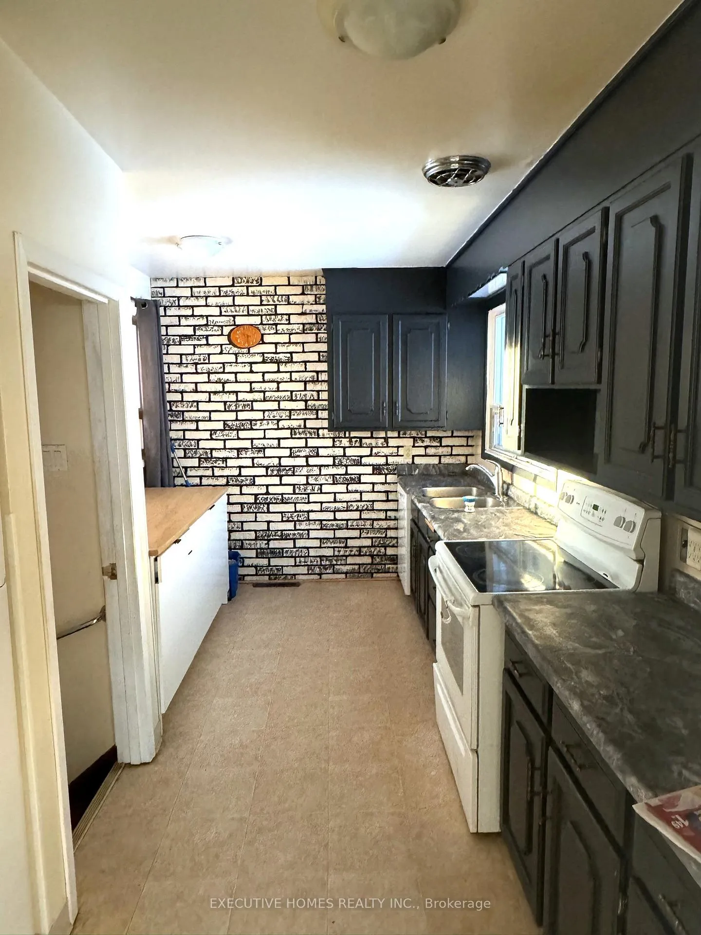 Photo 15 of 336 Kingsway Avenue, Thunder Bay, Hyde Park — HOMEH