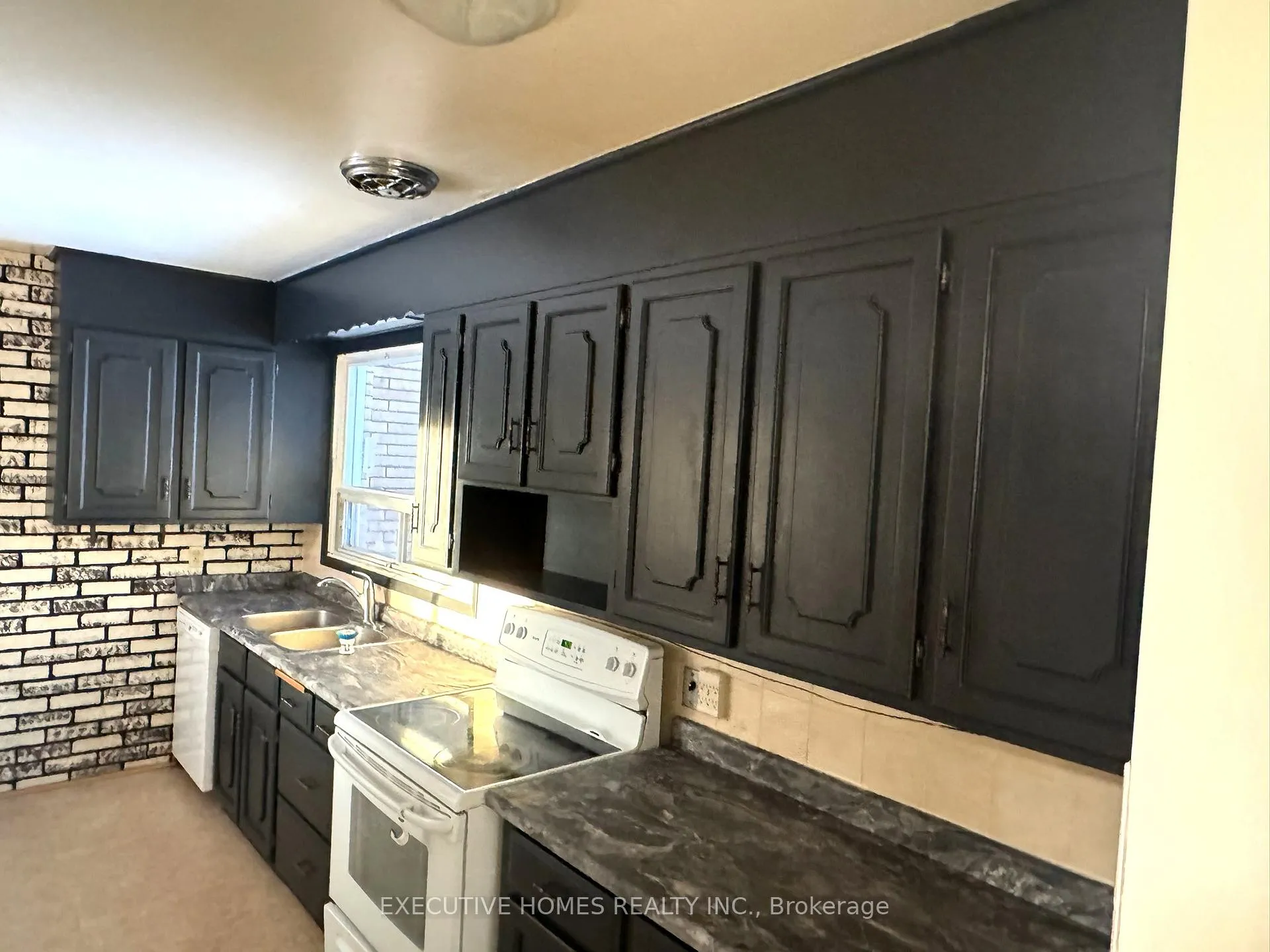 Photo 16 of 336 Kingsway Avenue, Thunder Bay, Hyde Park — HOMEH