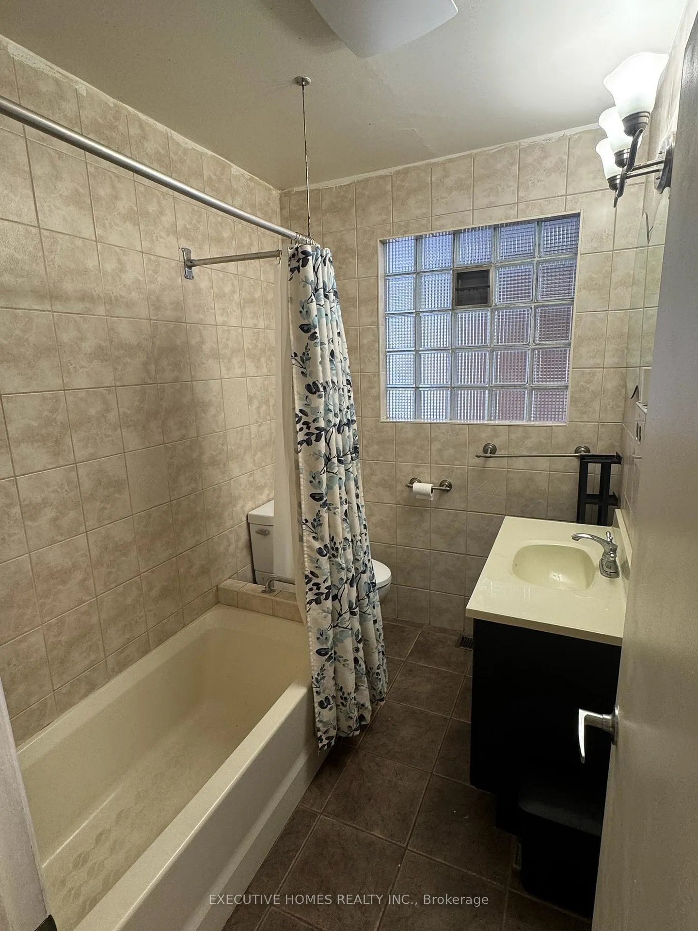Photo 17 of 336 Kingsway Avenue, Thunder Bay, Hyde Park — HOMEH