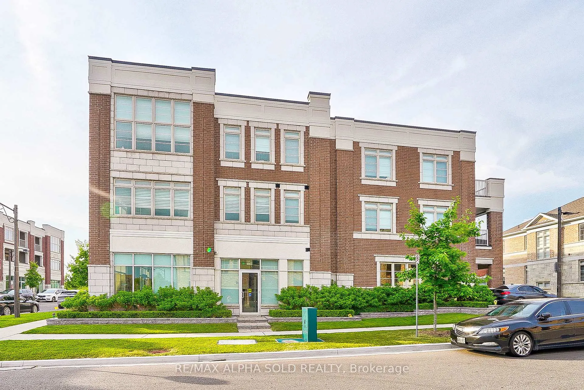 Photo 8 of 1 Villa Ada Drive, Markham, Box Grove — HOMEH
