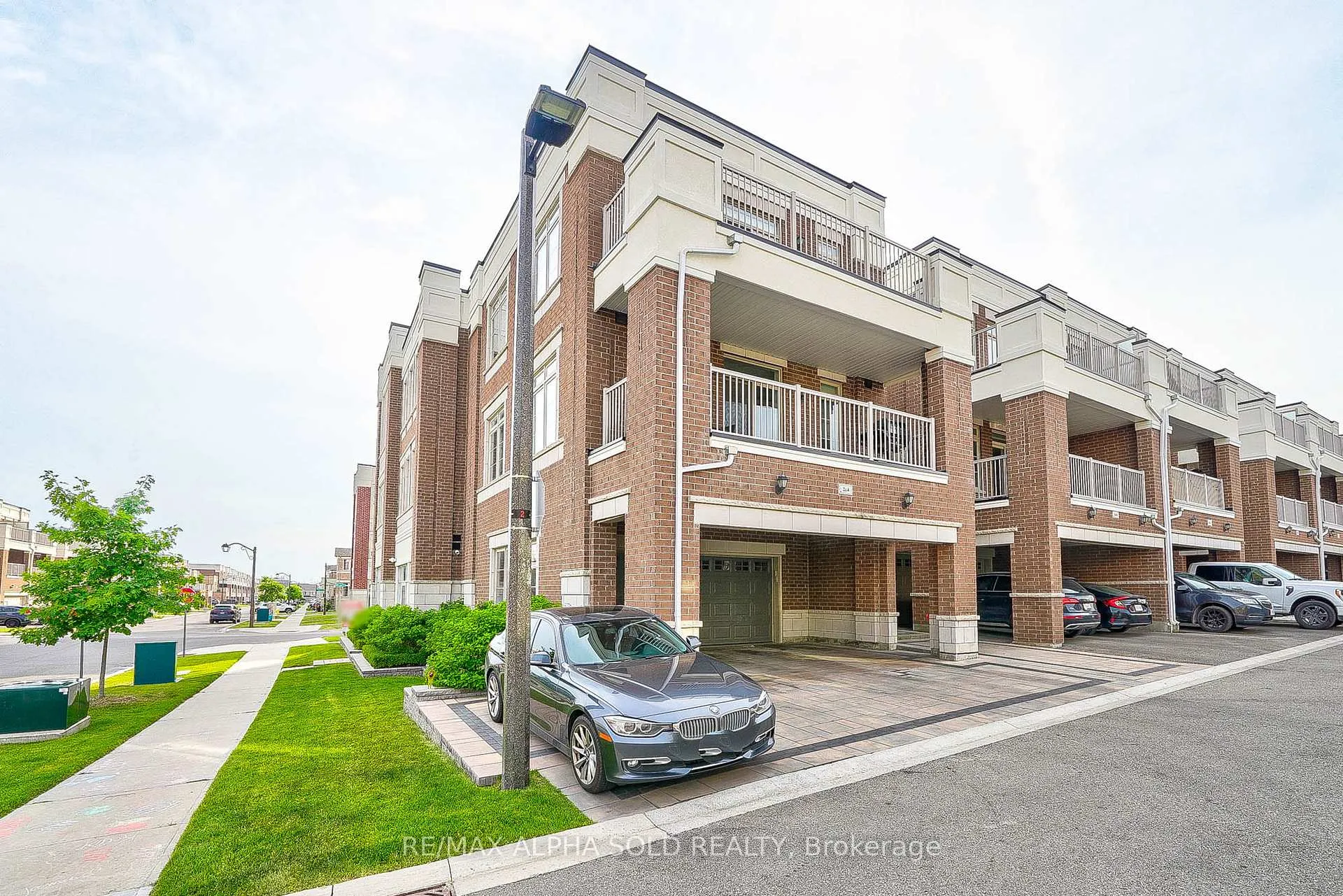 Photo 9 of 1 Villa Ada Drive, Markham, Box Grove — HOMEH