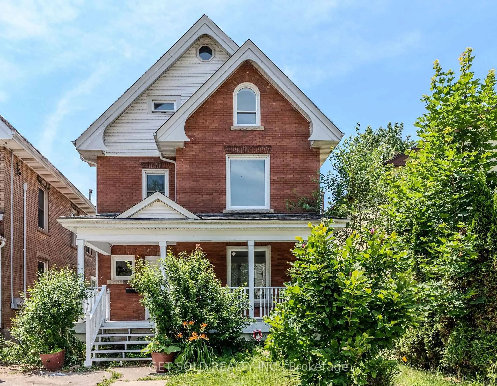 Front of 210 Lock Street W