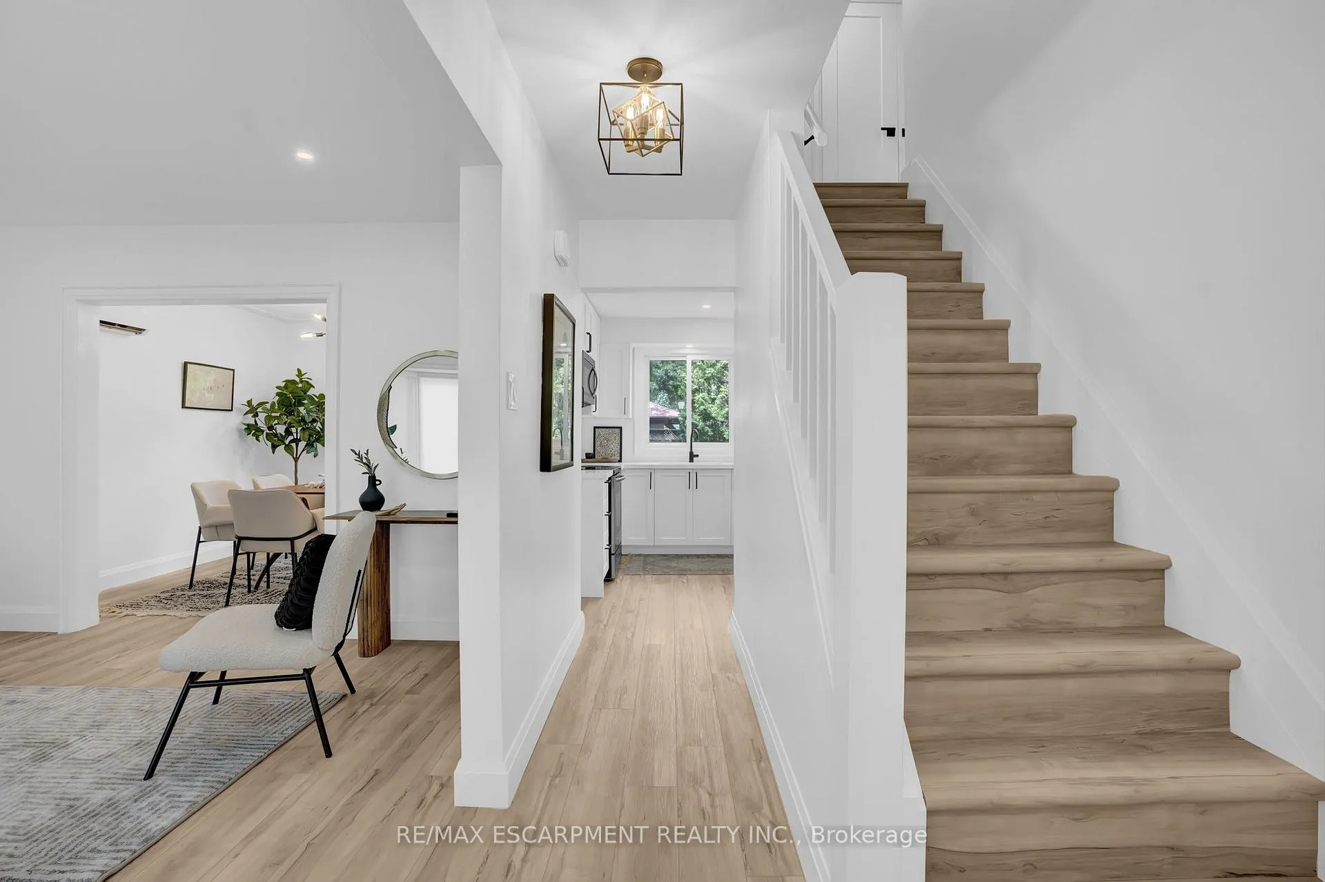 Photo 3 of 13 Delsey Street, Hamilton, Dundas — HOMEH