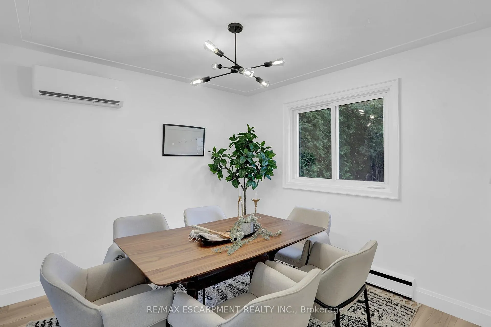 Photo 8 of 13 Delsey Street, Hamilton, Dundas — HOMEH