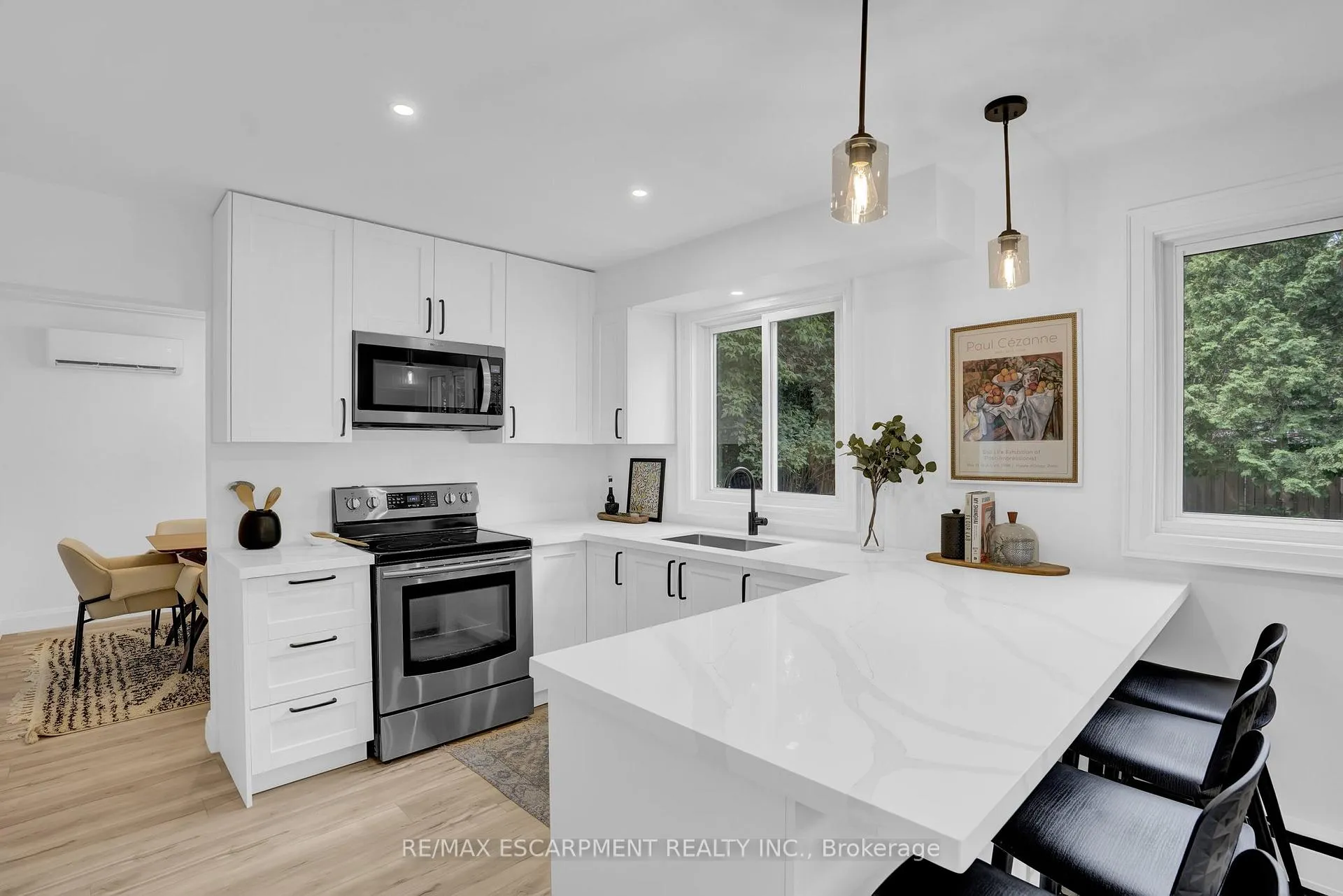 Photo 9 of 13 Delsey Street, Hamilton, Dundas — HOMEH