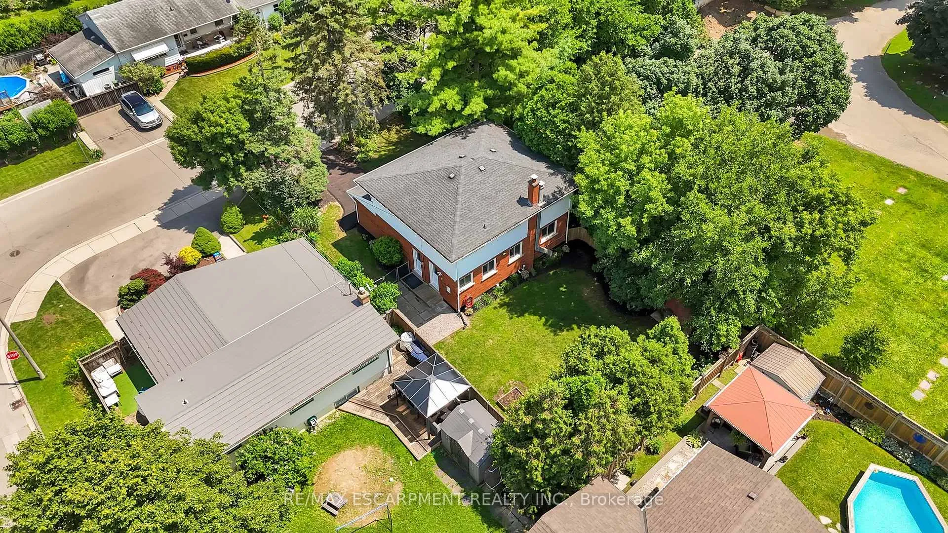 Photo 33 of 13 Delsey Street, Hamilton, Dundas — HOMEH