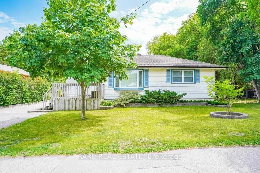 Front of 871 Finch Avenue