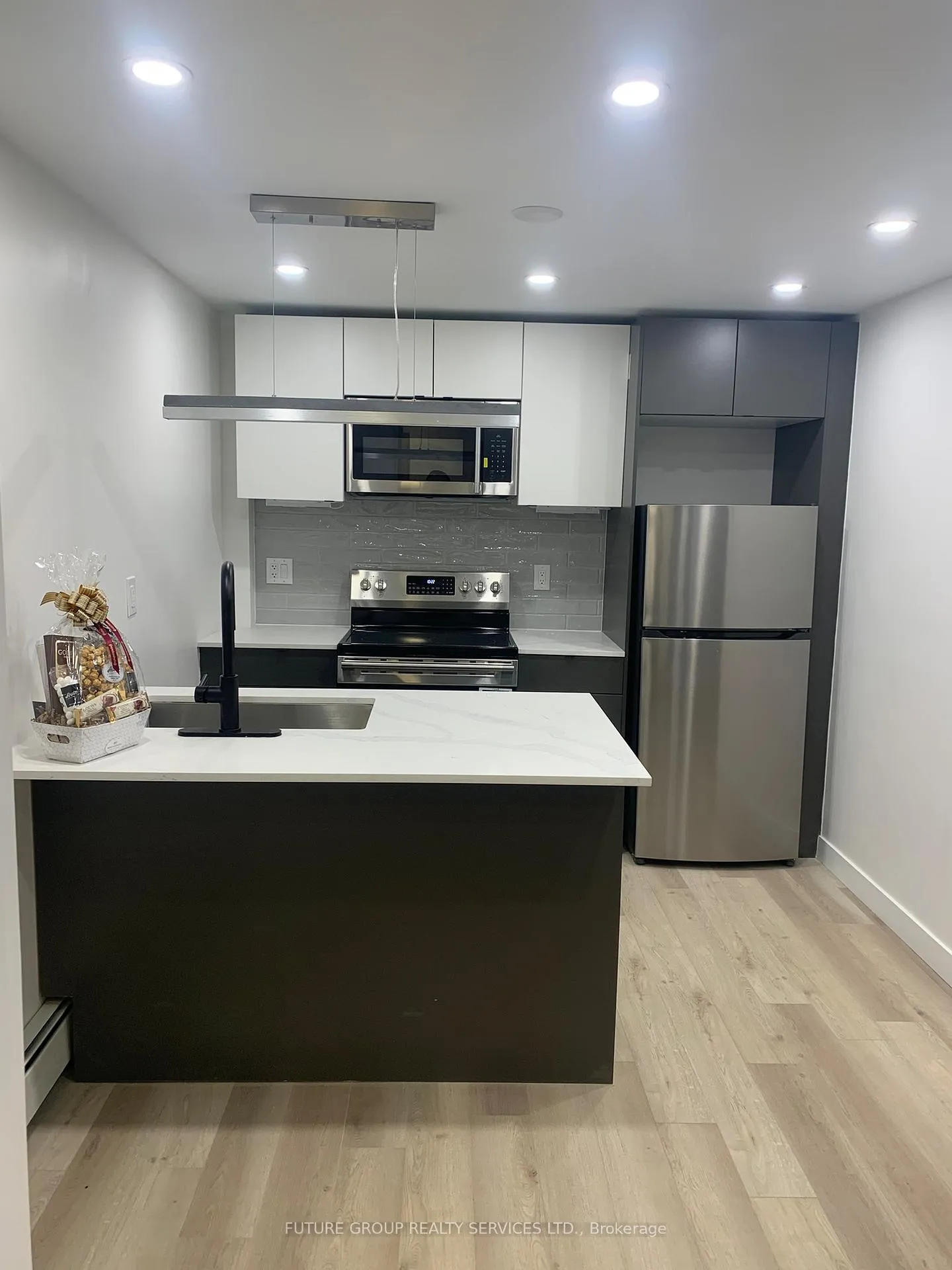 Photo 4 of 760 Main Street E, Hamilton, St. Clair — HOMEH