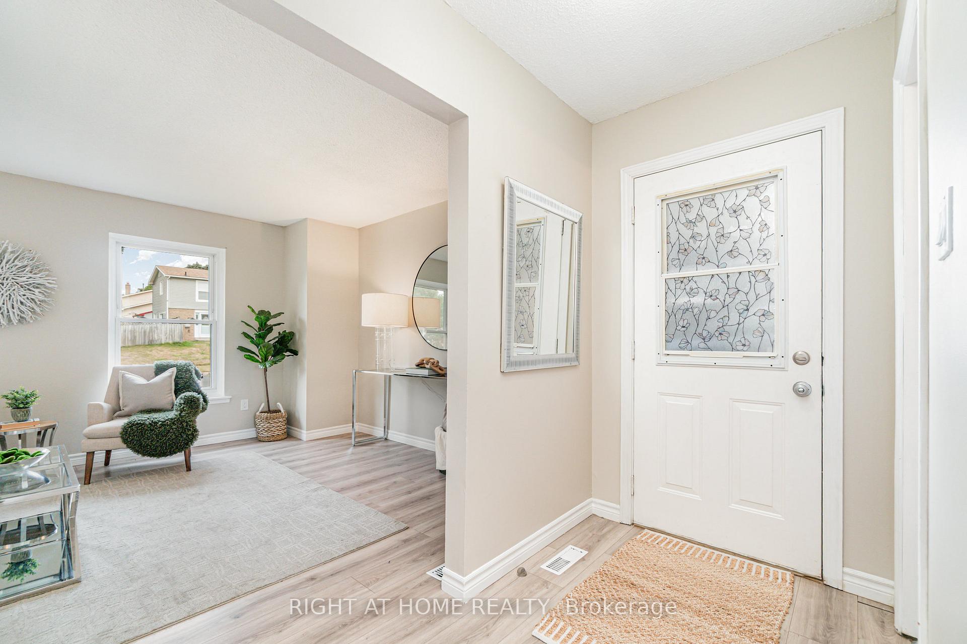 Photo 5 of 50 Roser Crescent, Clarington, Bowmanville — HOMEH