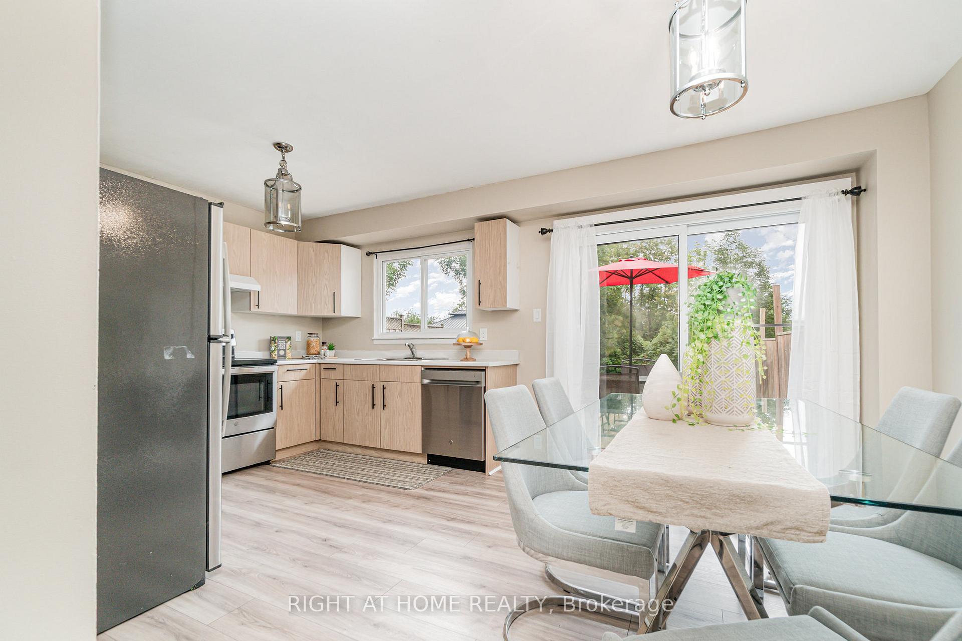 Photo 9 of 50 Roser Crescent, Clarington, Bowmanville — HOMEH