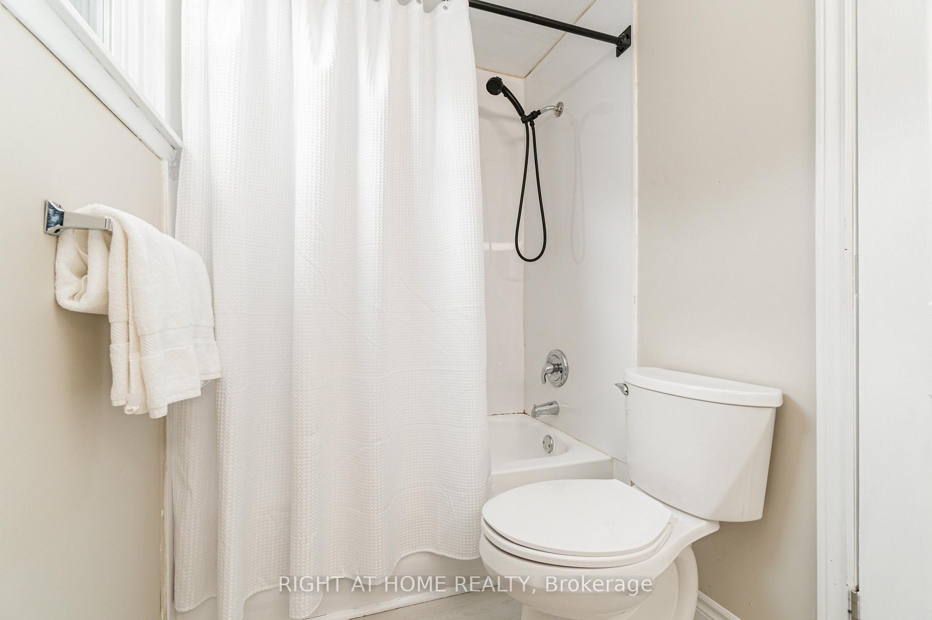 Photo 17 of 50 Roser Crescent, Clarington, Bowmanville — HOMEH