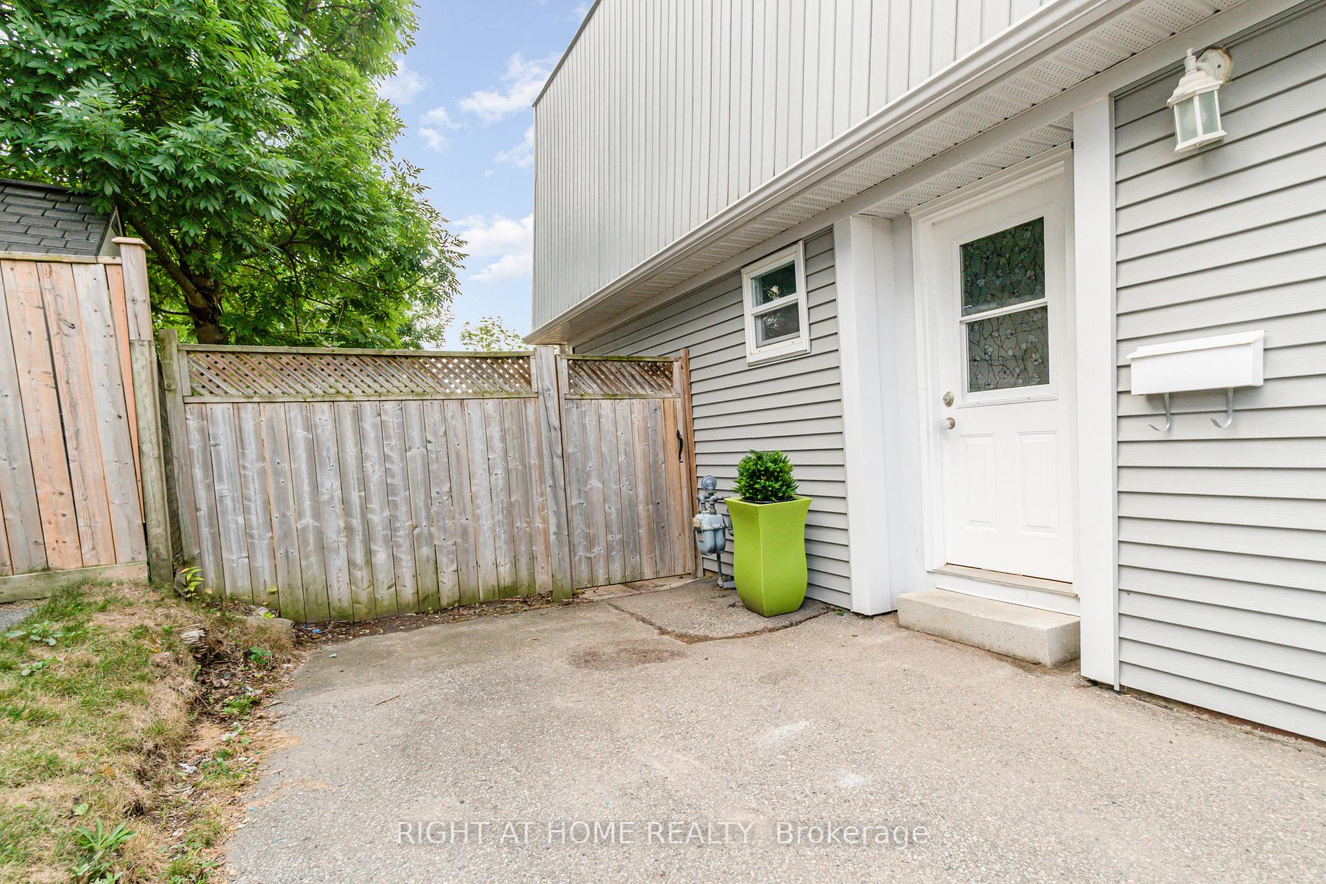 Photo 25 of 50 Roser Crescent, Clarington, Bowmanville — HOMEH
