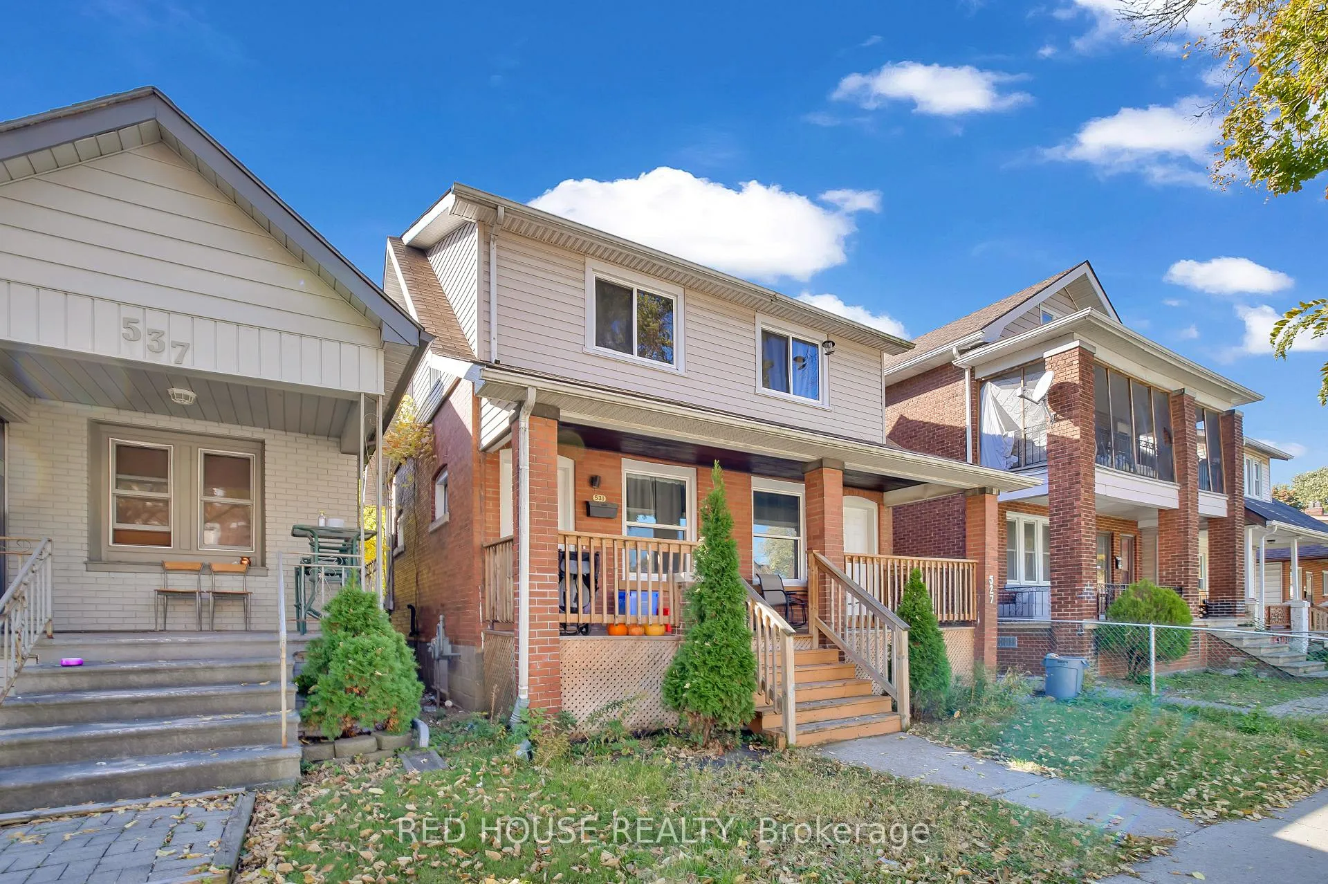Front of 531 Mcewan Avenue E