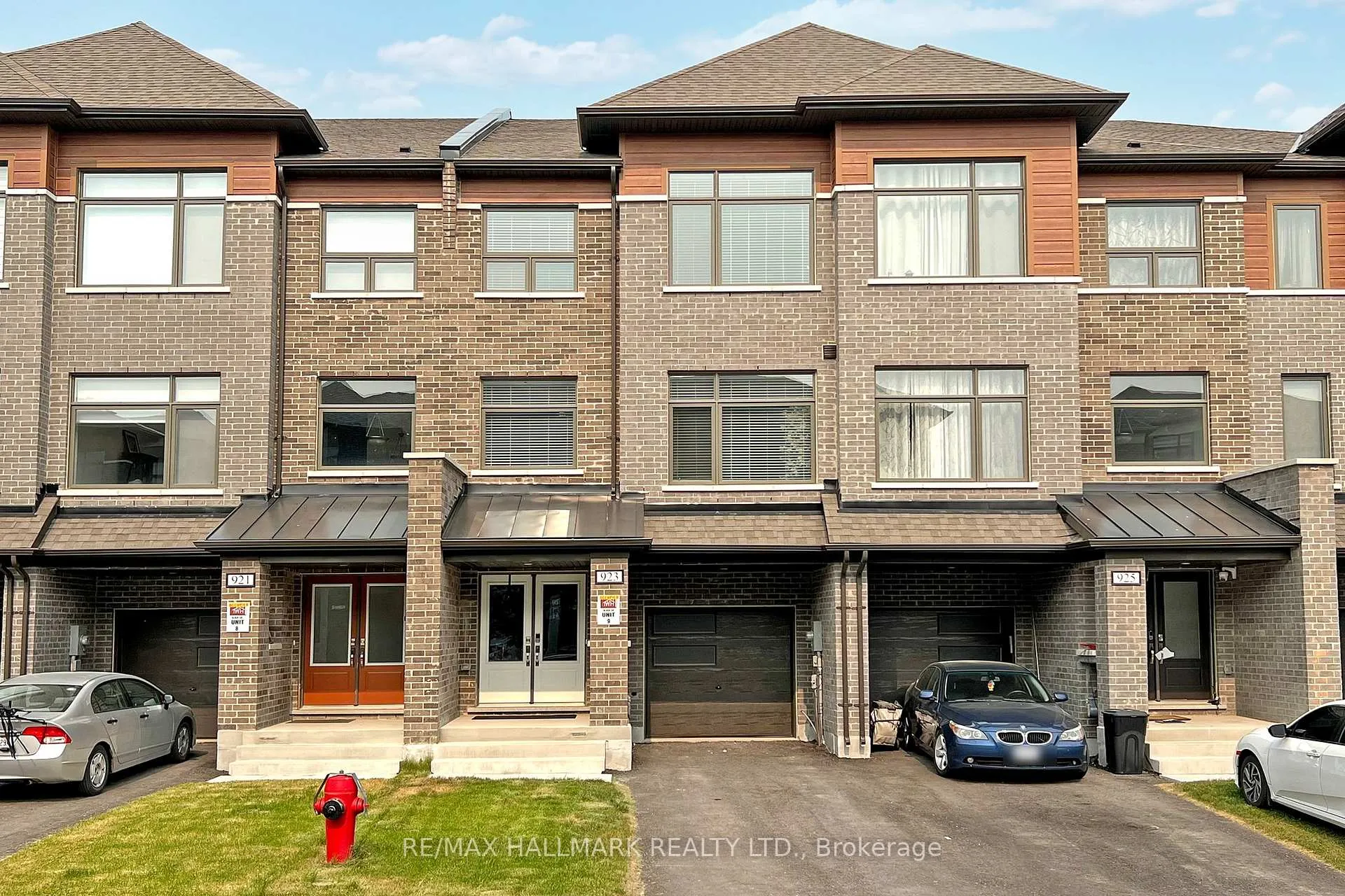 Front of 923 Isaac Phillips Way