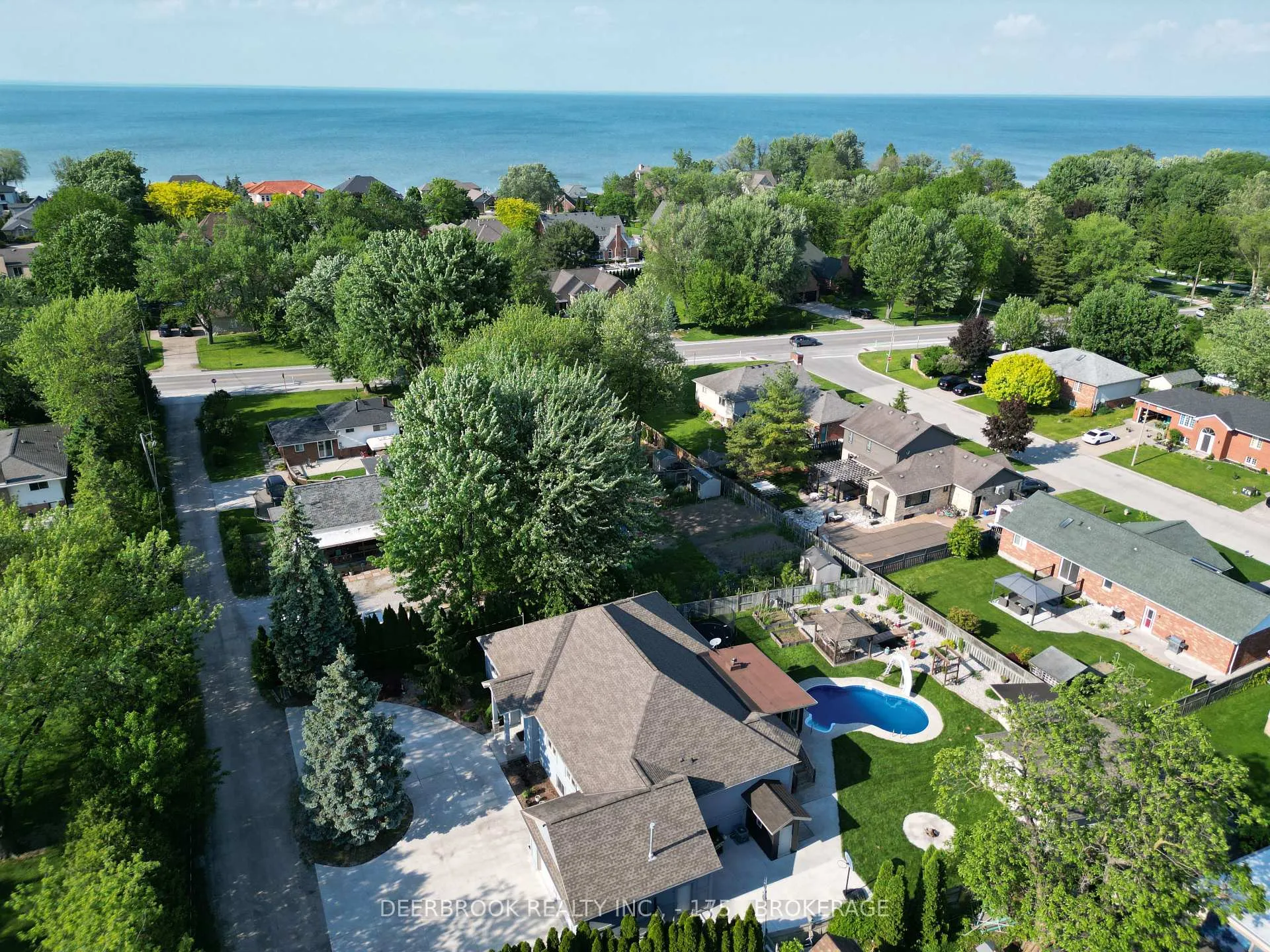 Photo 3 of 210 Martindale Lane, Lakeshore — HOMEH