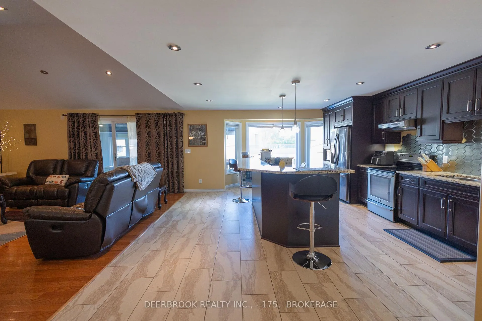 Photo 7 of 210 Martindale Lane, Lakeshore — HOMEH
