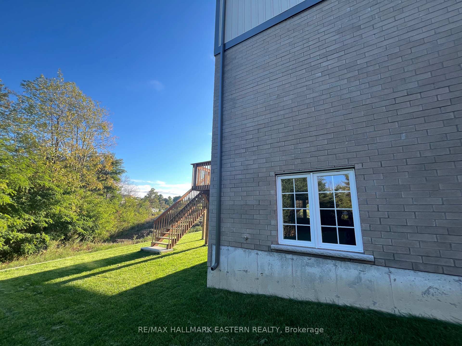 Photo 3 of 37 Coldbrook Drive, Cavan Monaghan, Cavan Twp — HOMEH
