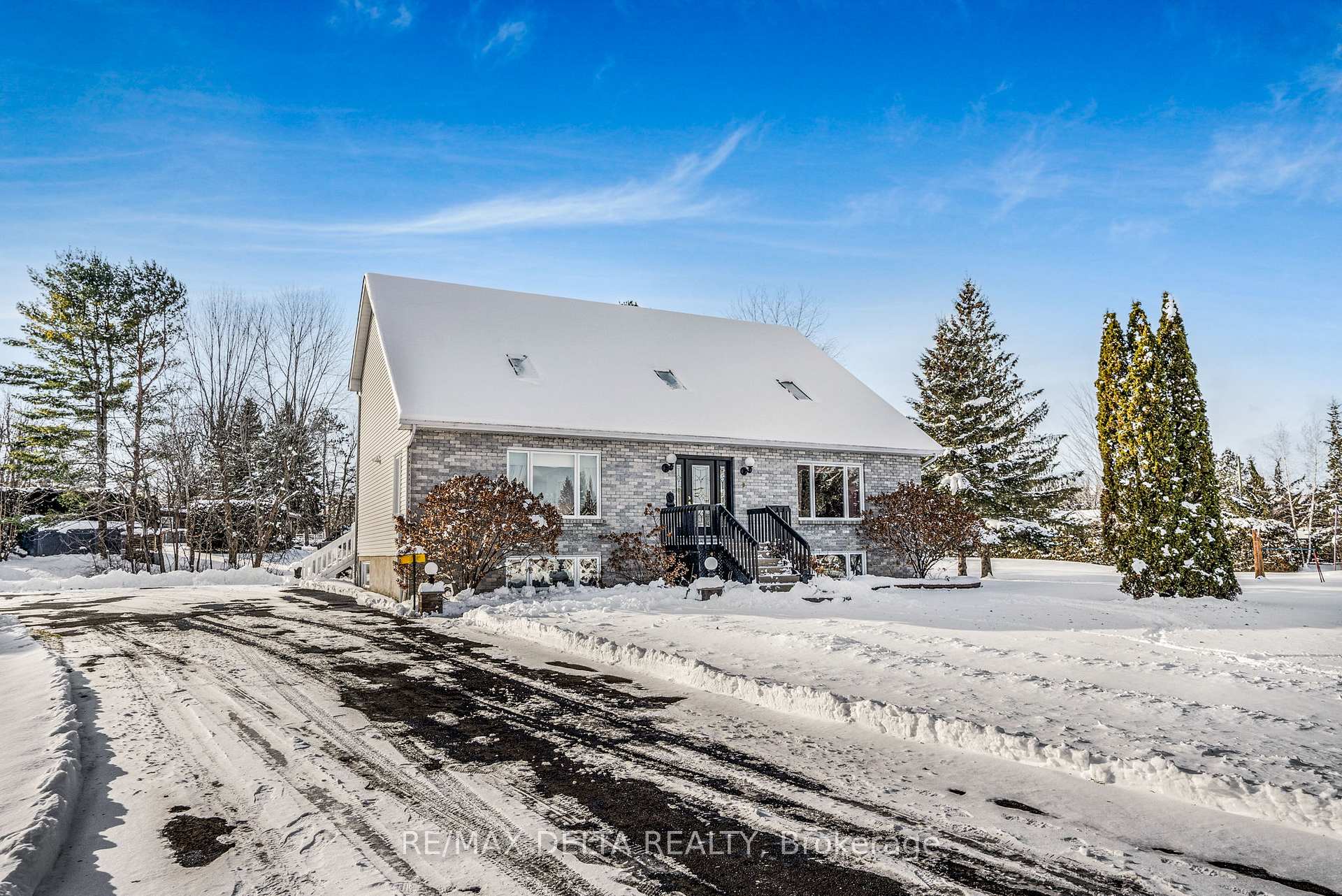 Front of 9 Landriault Street W