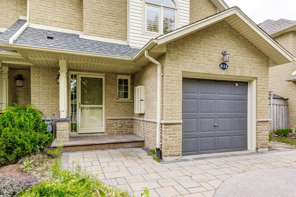 Photo 4 of 4114 Foxwood Drive, Burlington, Tansley — HOMEH