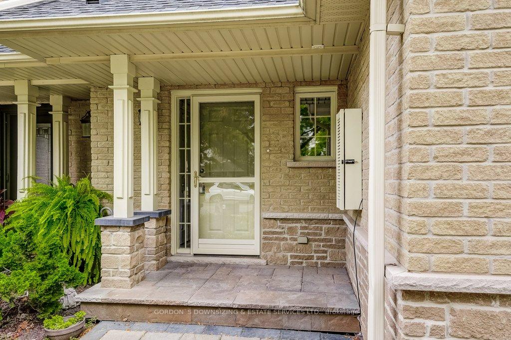 Photo 5 of 4114 Foxwood Drive, Burlington, Tansley — HOMEH
