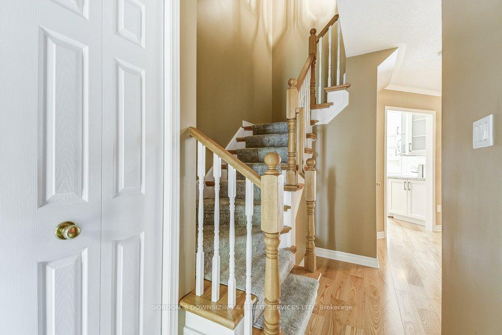 Photo 6 of 4114 Foxwood Drive, Burlington, Tansley — HOMEH