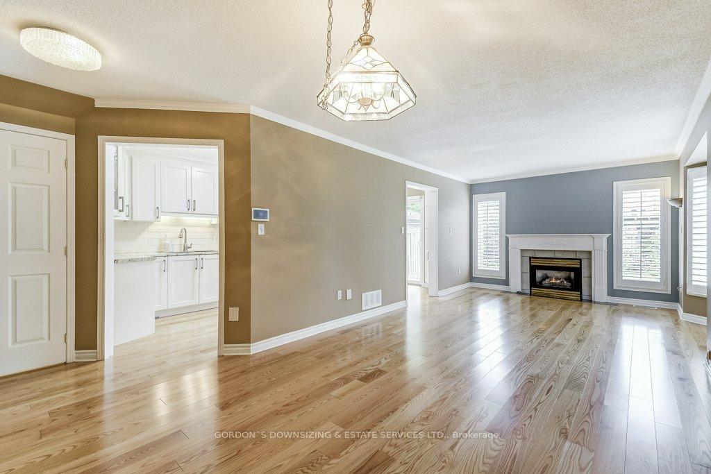 Photo 10 of 4114 Foxwood Drive, Burlington, Tansley — HOMEH