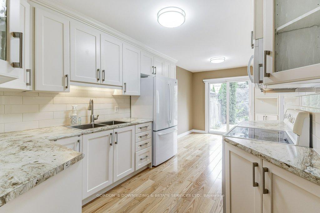 Photo 15 of 4114 Foxwood Drive, Burlington, Tansley — HOMEH