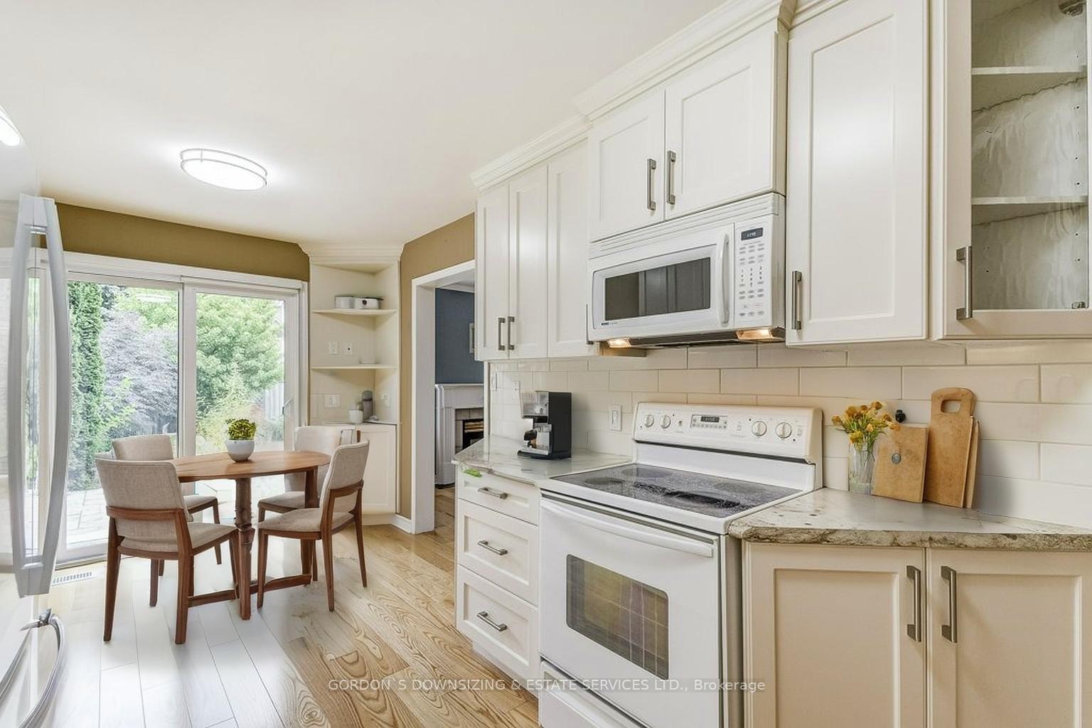 Photo 16 of 4114 Foxwood Drive, Burlington, Tansley — HOMEH