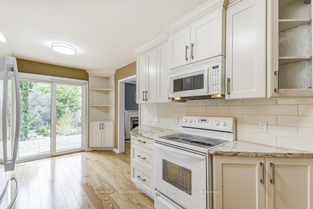 Photo 17 of 4114 Foxwood Drive, Burlington, Tansley — HOMEH